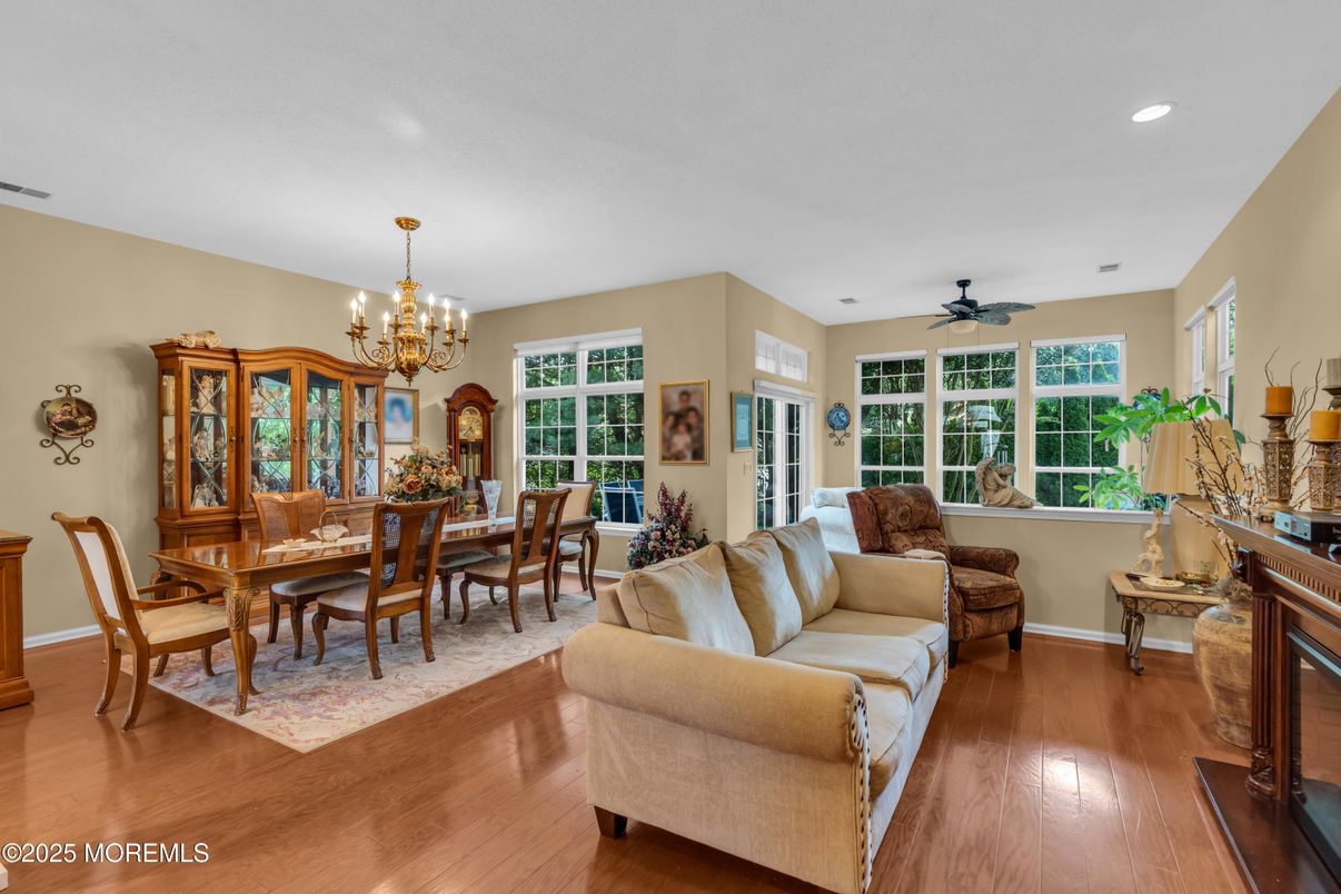 Chandelier, Dining room, Interior, Living room, Recessed Lighting, Wood Texture Flooring