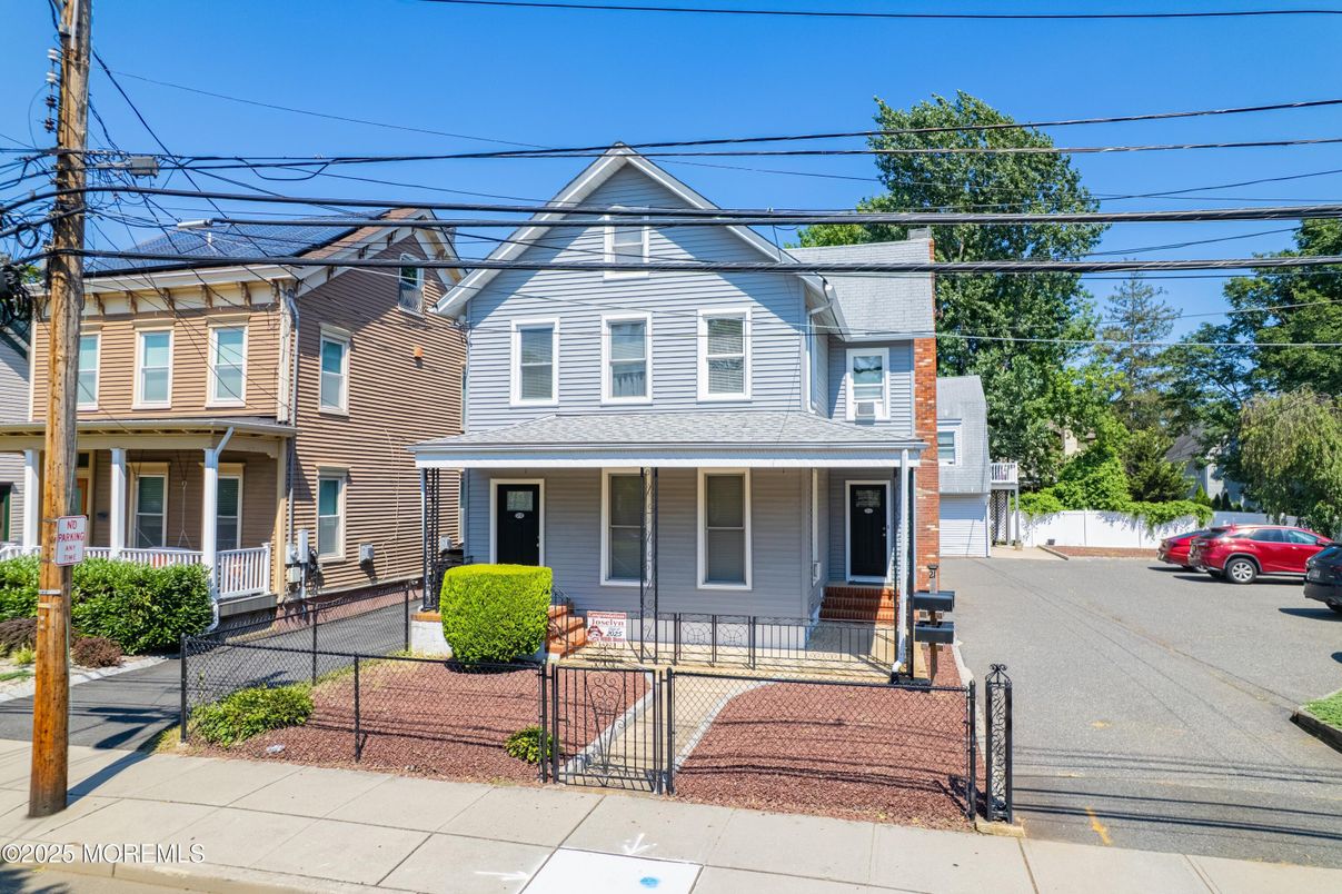Exterior, Facade, Queen Anne Victorian