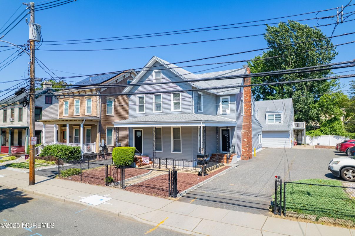 Exterior, Facade, Solar Panels, Queen Anne Victorian