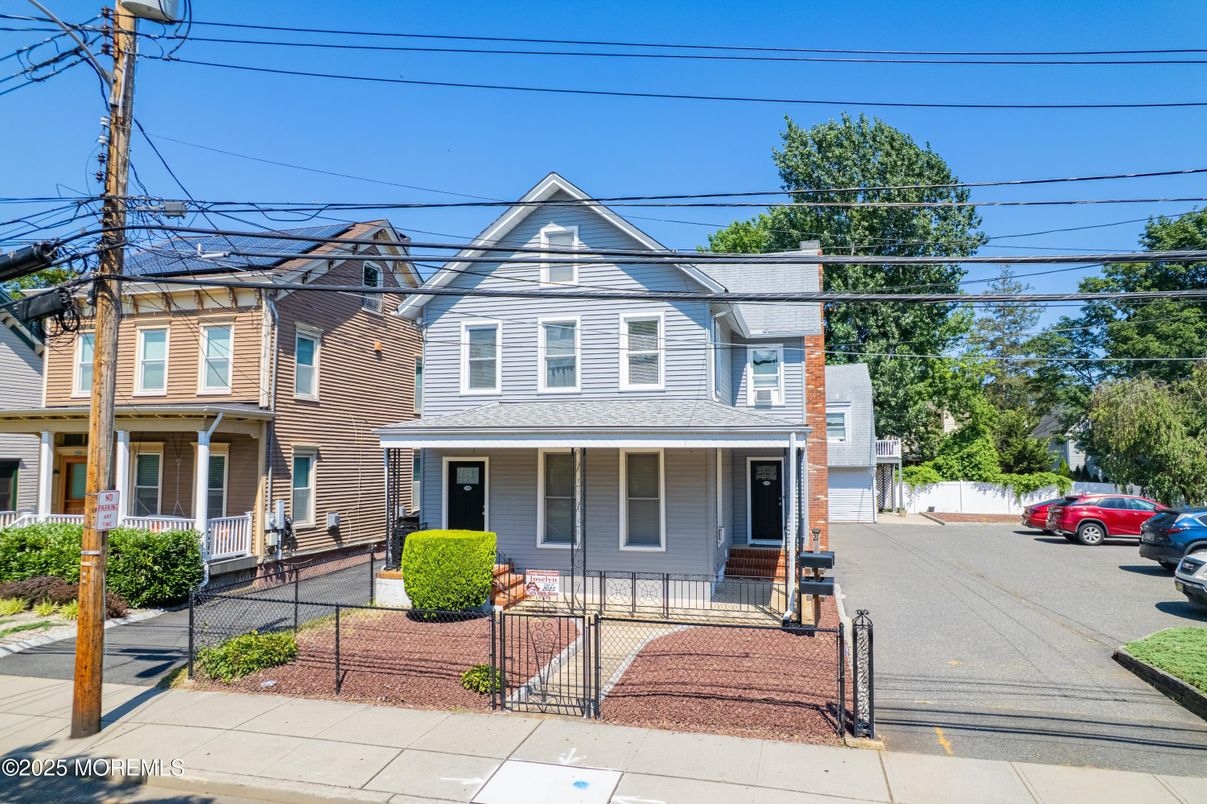 Exterior, Facade, Queen Anne Victorian