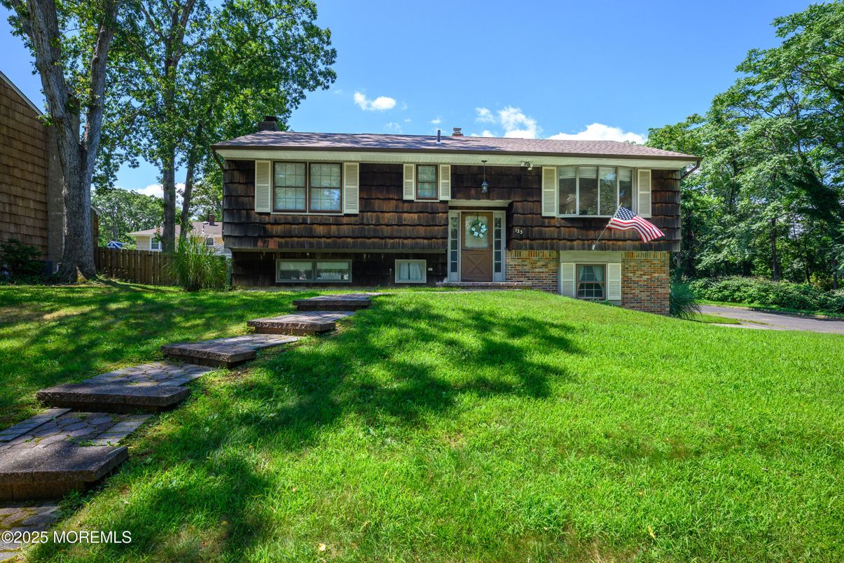 Backyard, Exterior, Facade, Raised Ranch