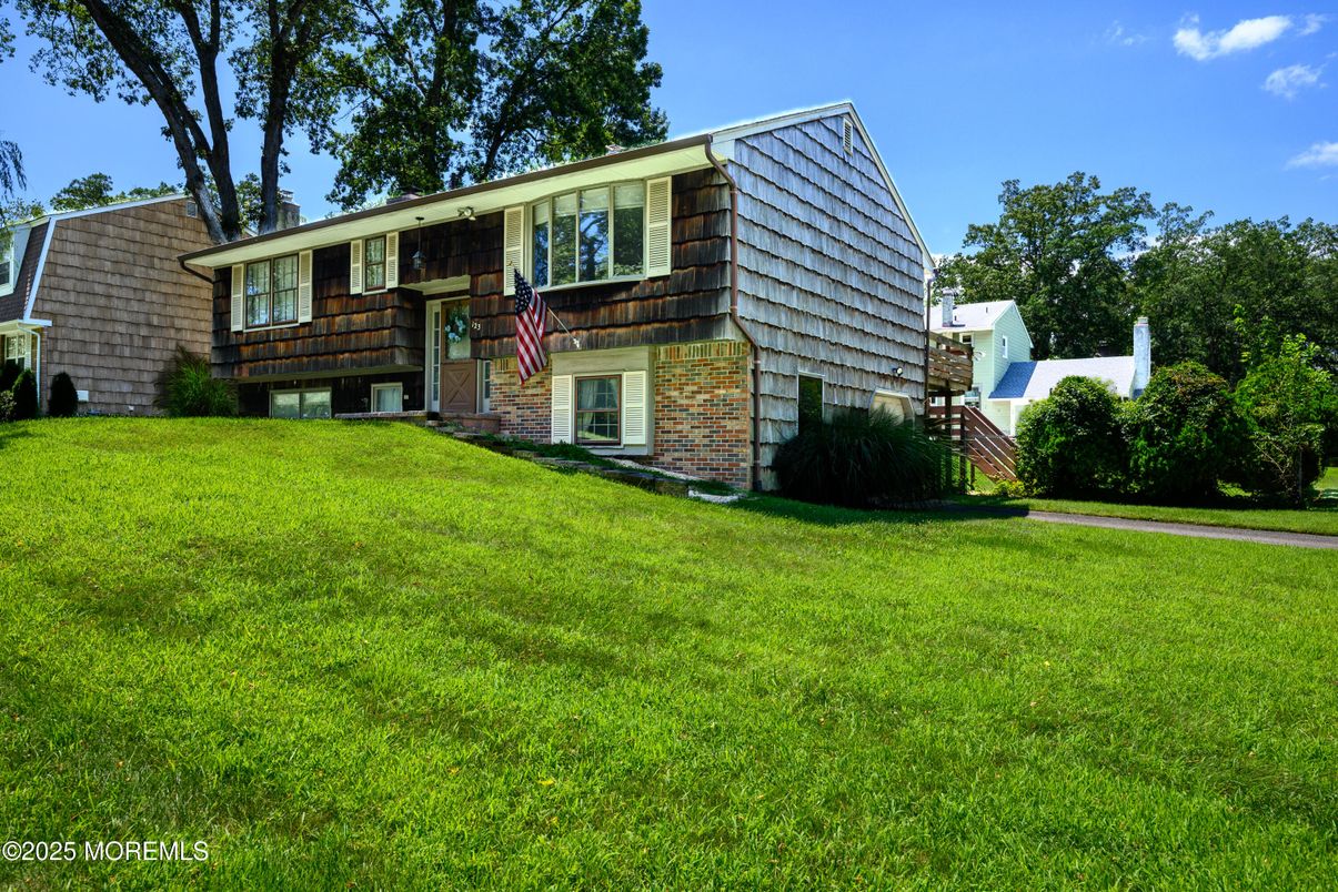 Backyard, Exterior, Facade, Raised Ranch