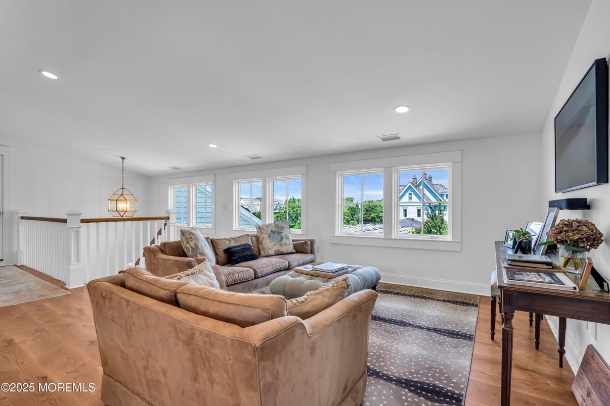 Interior, Living room, Pendant Lights, Recessed Lighting, Wood Texture Flooring