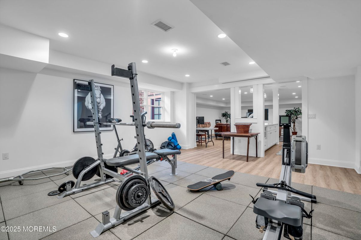 Fitness Equipment, Interior, Recessed Lighting, Wood Texture Flooring