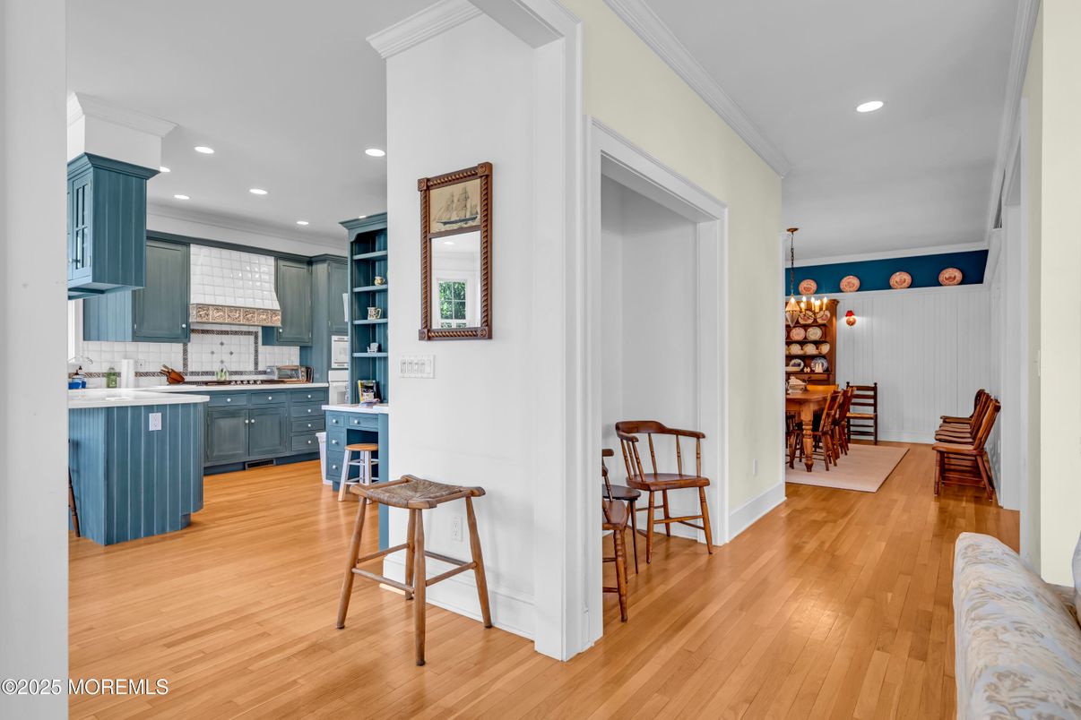 Dining room, Interior, Kitchen, Pendant Lights, Recessed Lighting, Wood Texture Flooring