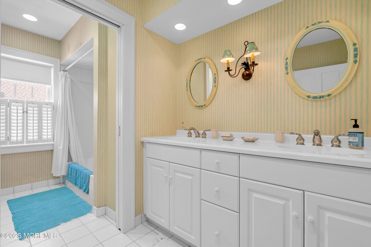 Bathroom, Dual Sink Vanities, Interior, Recessed Lighting