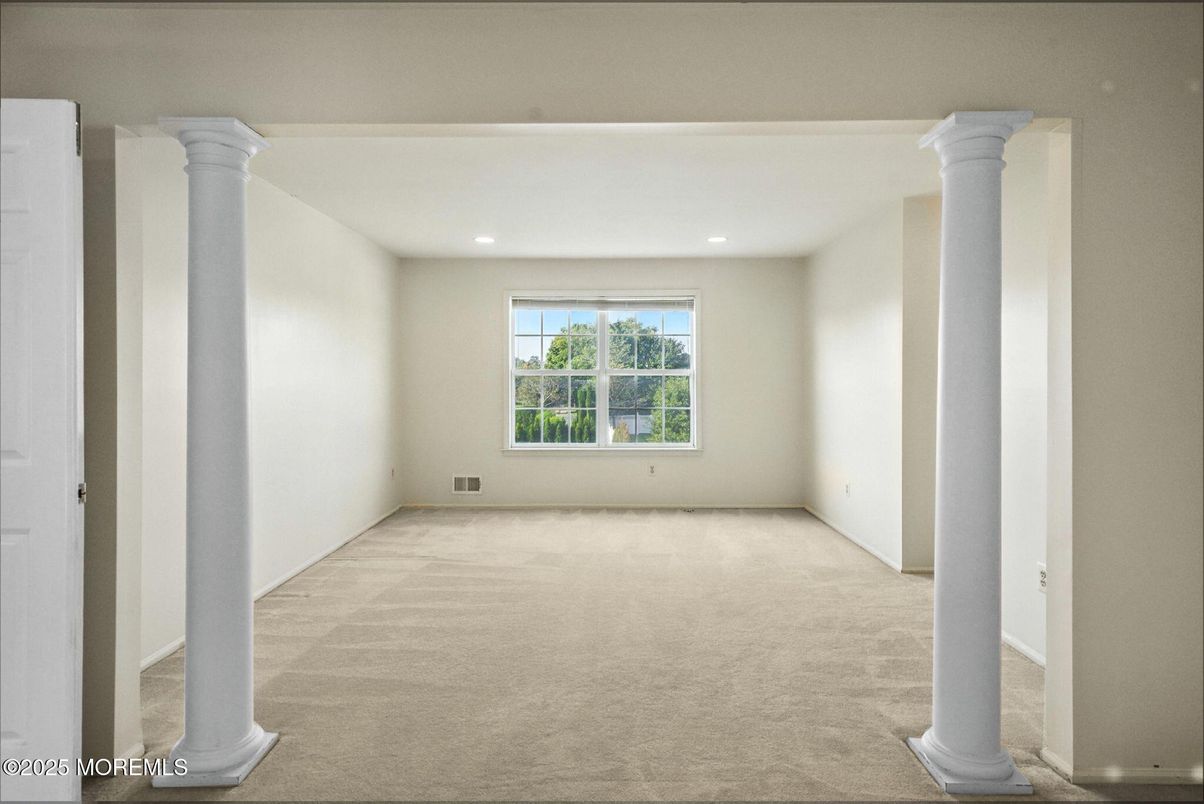 Empty room, Interior, Recessed Lighting