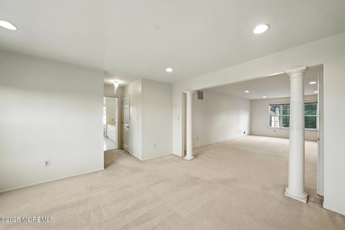 Empty room, Interior, Recessed Lighting