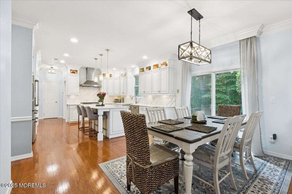 Dining room, Interior, Kitchen, Pendant Lights, Recessed Lighting, Wood Texture Flooring