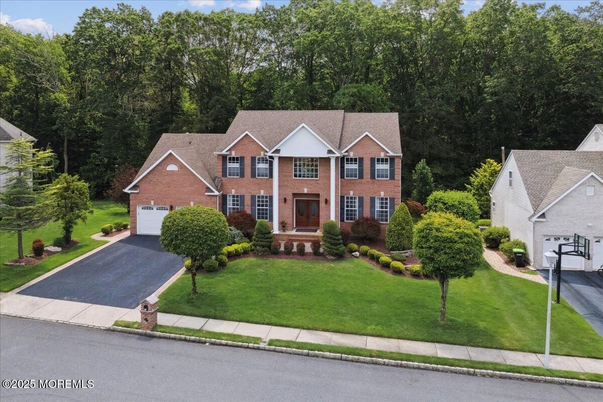 Attached, Exterior, Facade, Brick Facade, Georgian