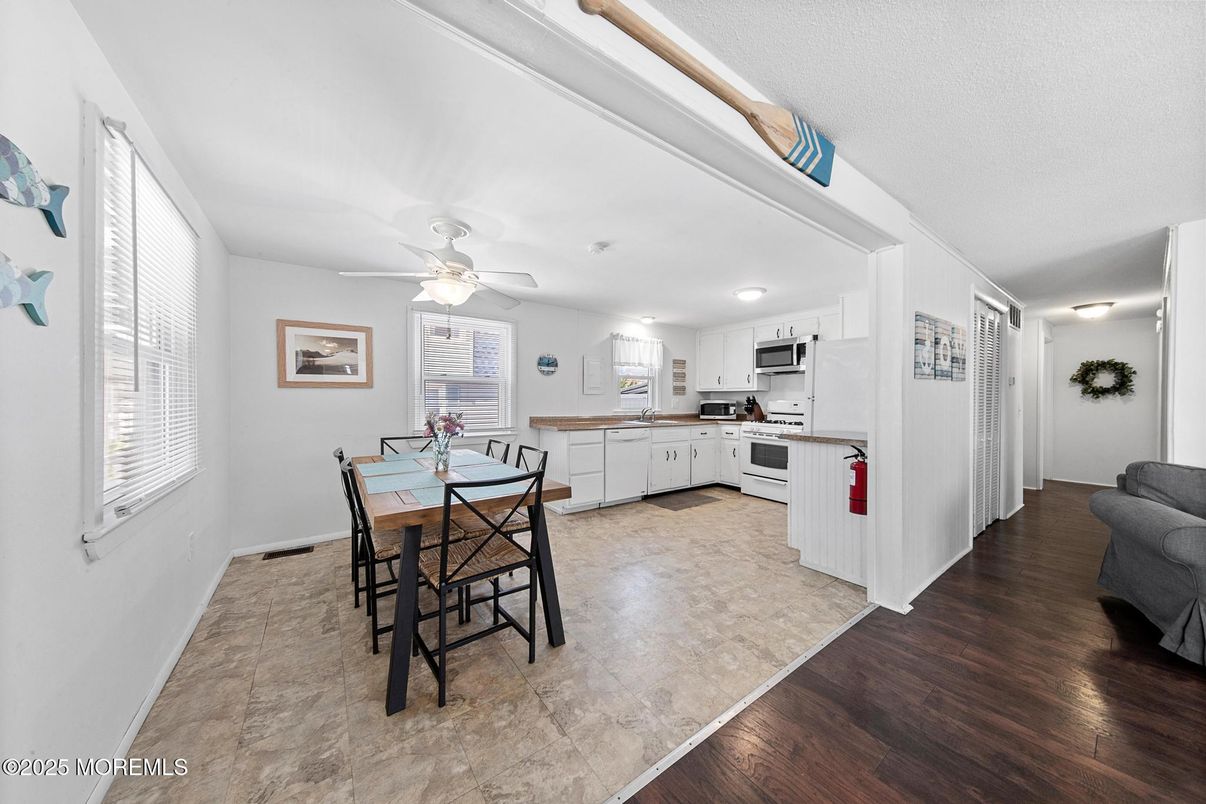 Dining room, Interior, Kitchen, Stainless Steel Appliances, Wood Texture Flooring