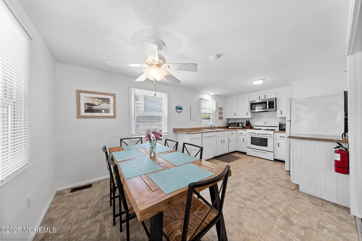 Dining room, Interior, Kitchen, Stainless Steel Appliances
