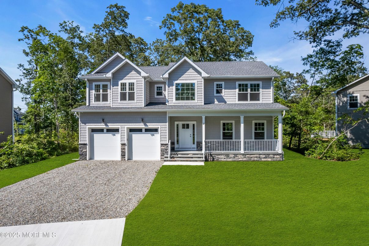 Attached, Exterior, Facade, Farmhouse