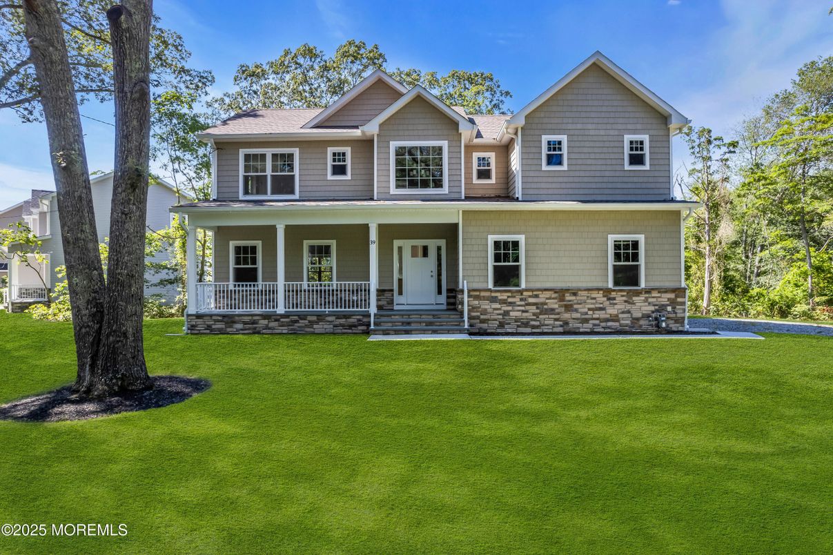 Exterior, Facade, Farmhouse