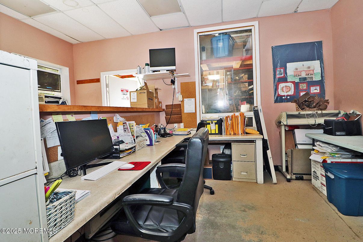 Home Office, Interior