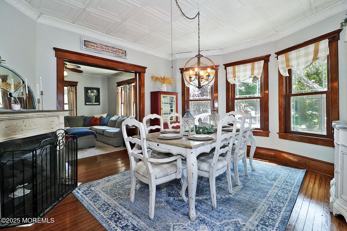 Chandelier, Dining room, Interior, Living room, Wood Texture Flooring