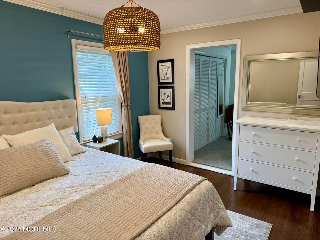 Bedroom, Interior, Pendant Lights, Wood Texture Flooring