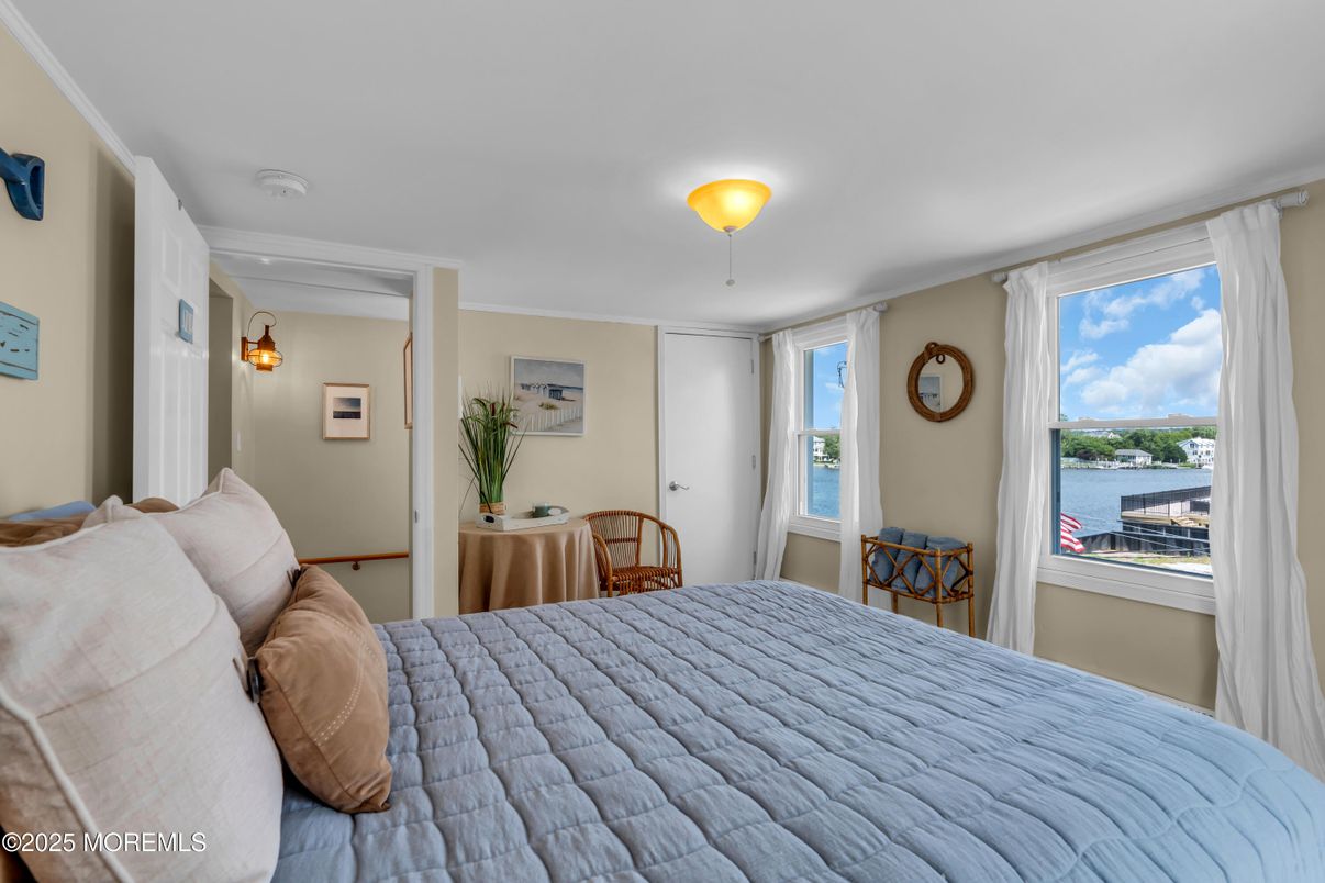 Bedroom, Interior, Water