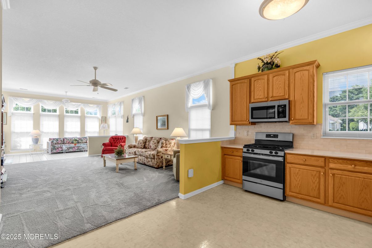 Interior, Kitchen, Living room, Stainless Steel Appliances