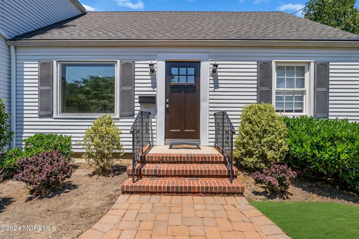 Exterior, Facade, Cape Cod