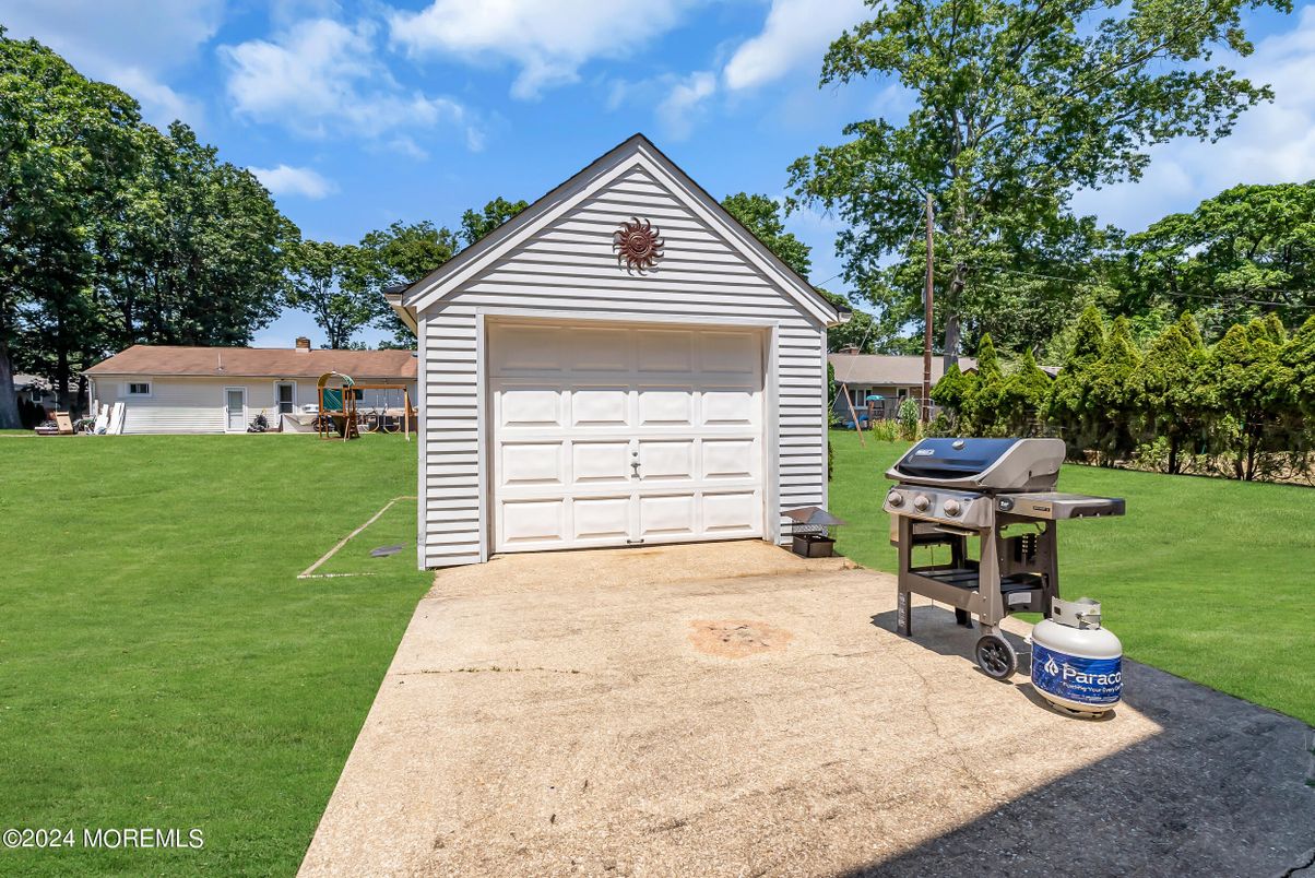 Backyard, Detached Garage, Exterior