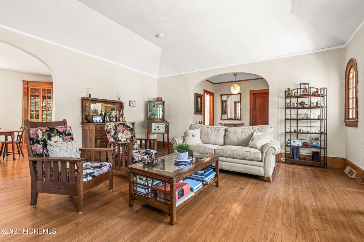 Interior, Living room, Pendant Lights, Wood Texture Flooring