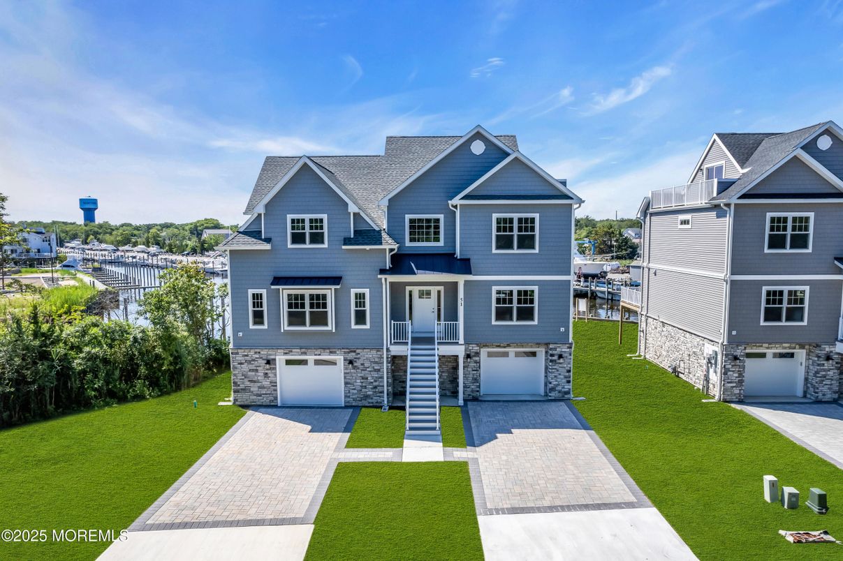 Attached, Exterior, Facade, Rowhouse
