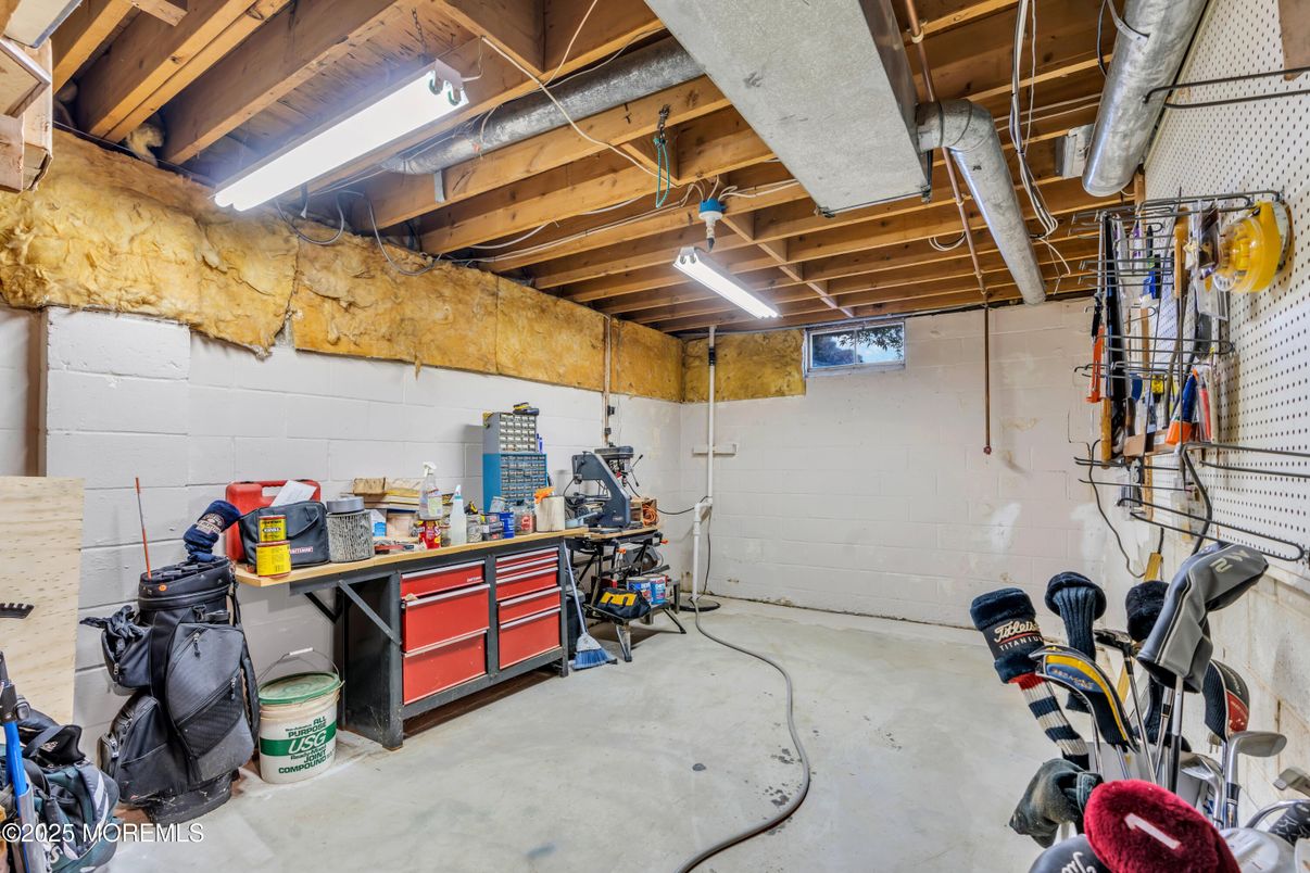 Garage, Interior, Wooden Beams