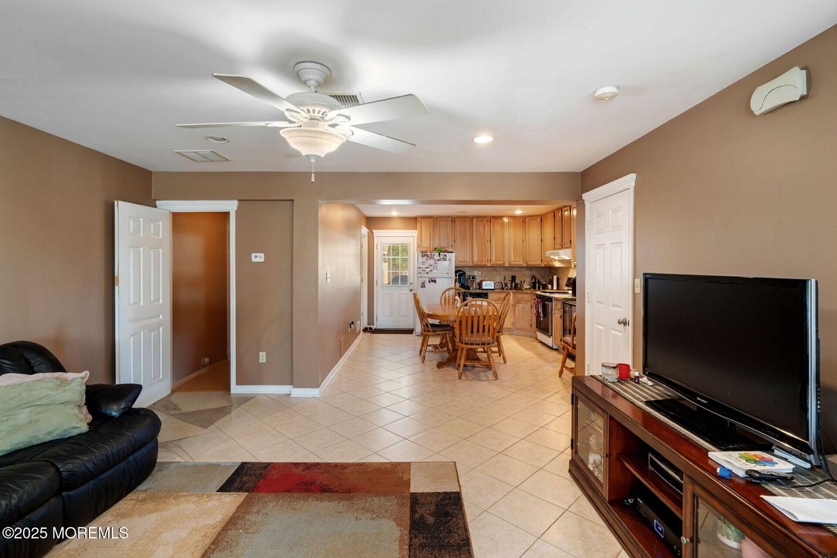 Dining room, Interior, Kitchen, Recessed Lighting