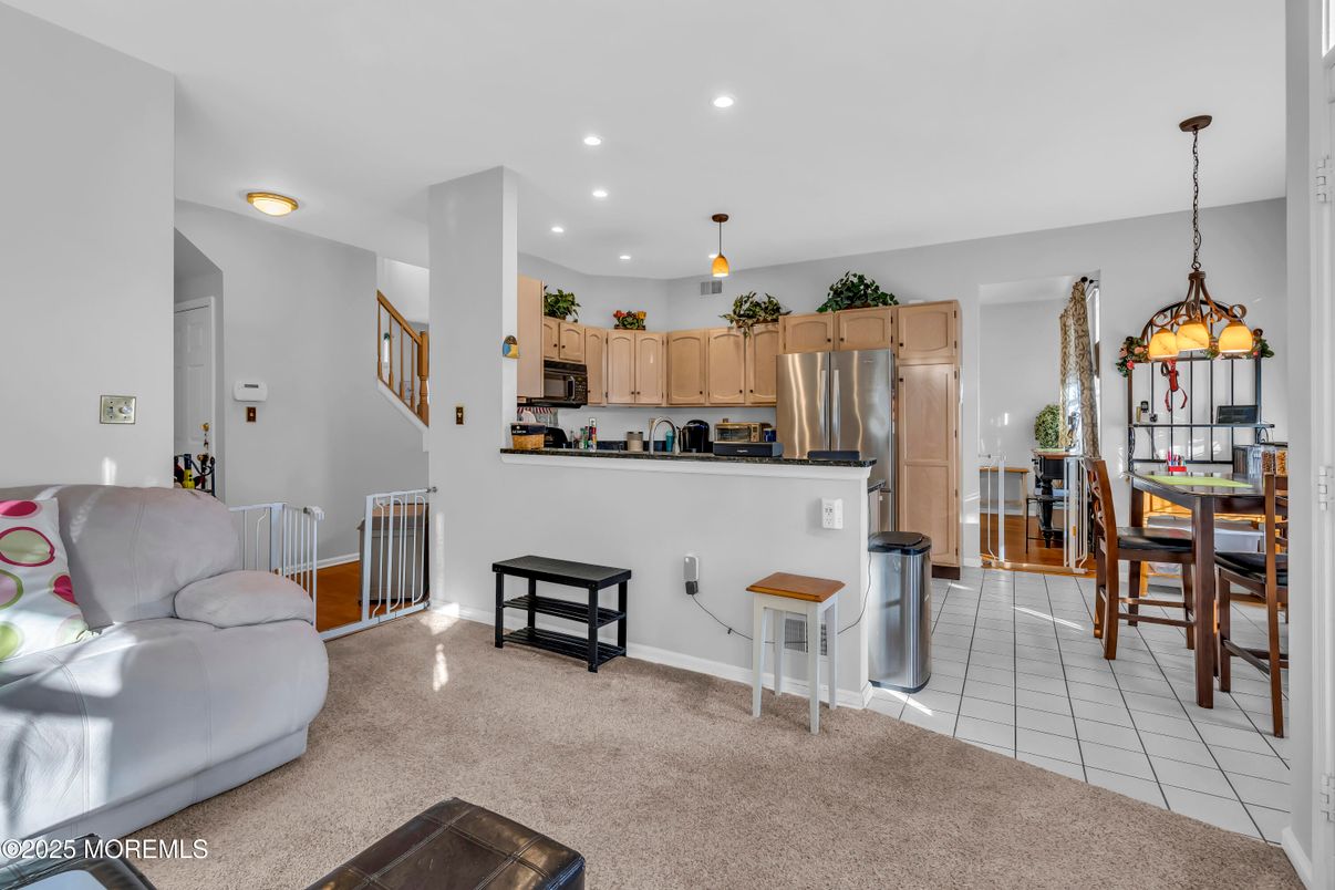 Dining room, Interior, Kitchen, Pendant Lights, Recessed Lighting, Stainless Steel Appliances