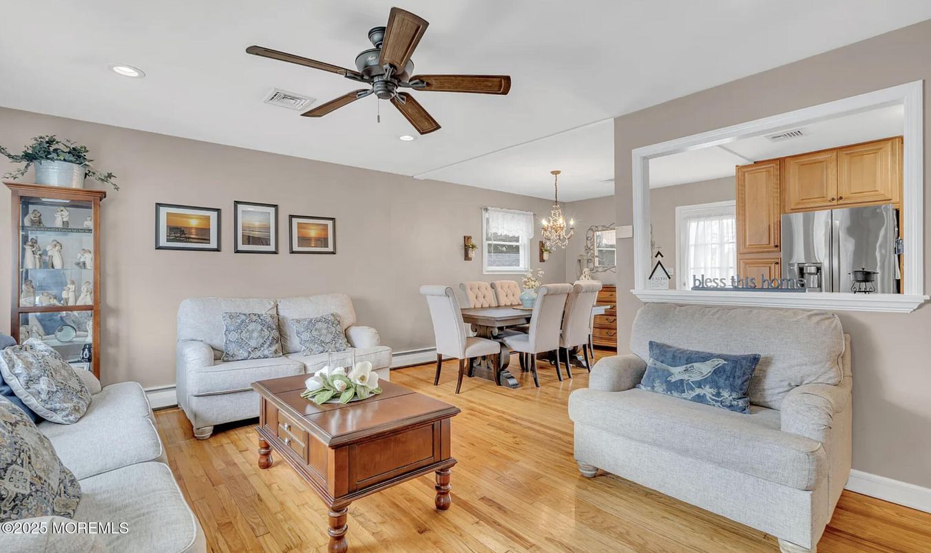 Chandelier, Dining room, Interior, Kitchen, Living room, Recessed Lighting, Wood Texture Flooring