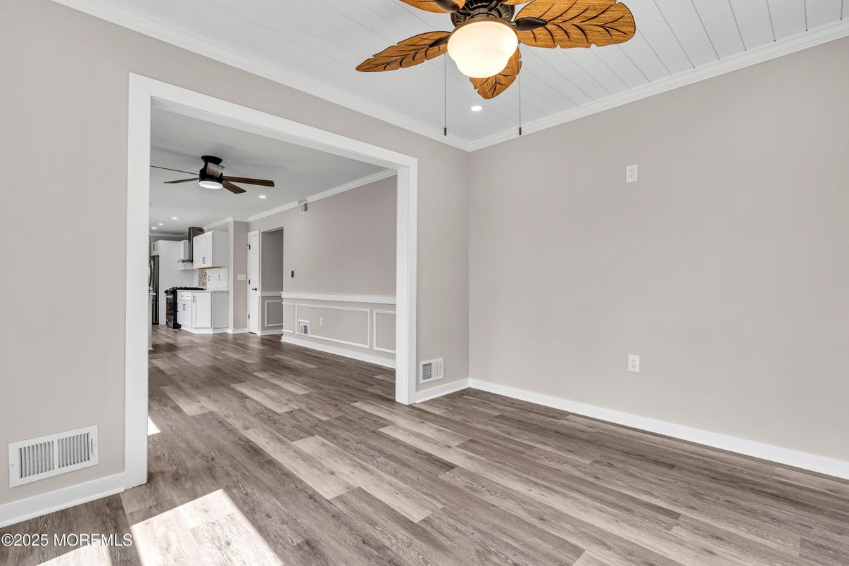 Empty room, Interior, Recessed Lighting, Wood Texture Flooring