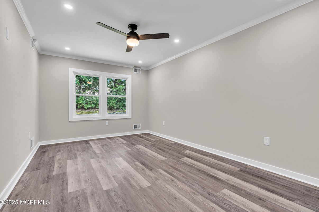 Empty room, Interior, Recessed Lighting, Wood Texture Flooring