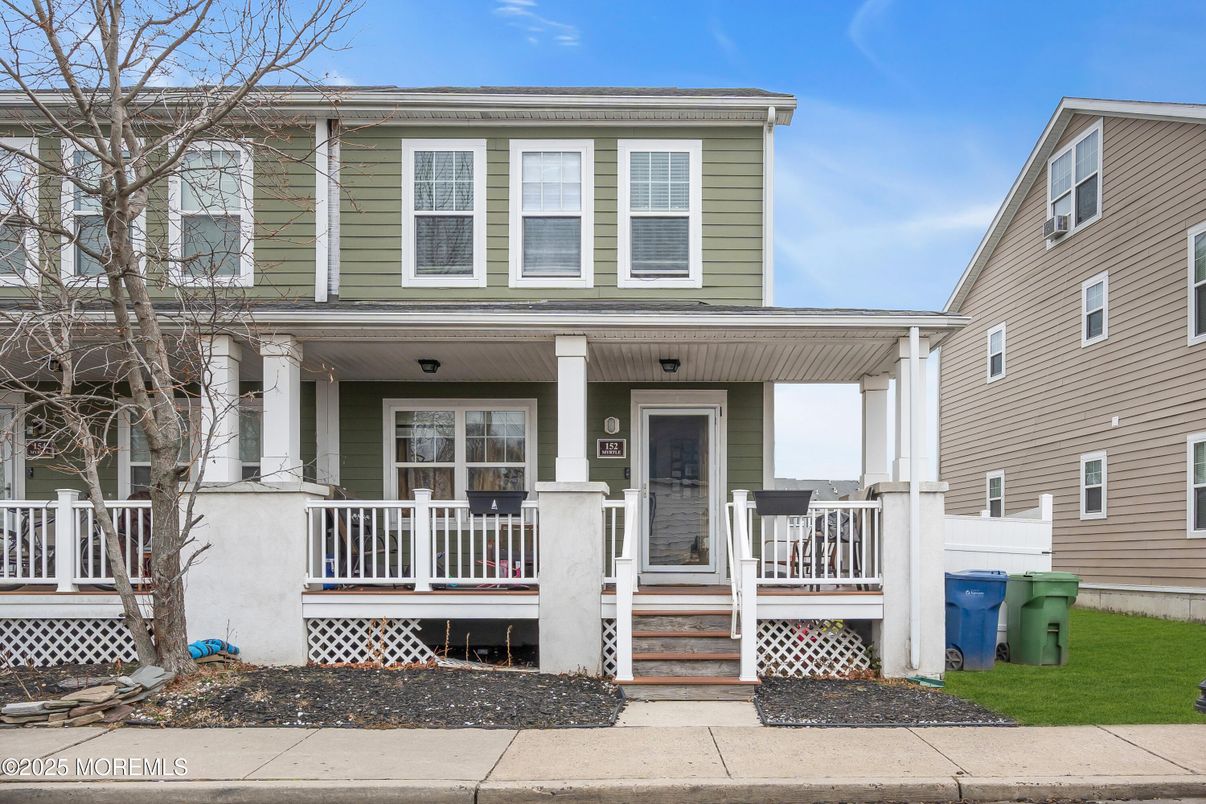 Exterior, Facade, American Foursquare