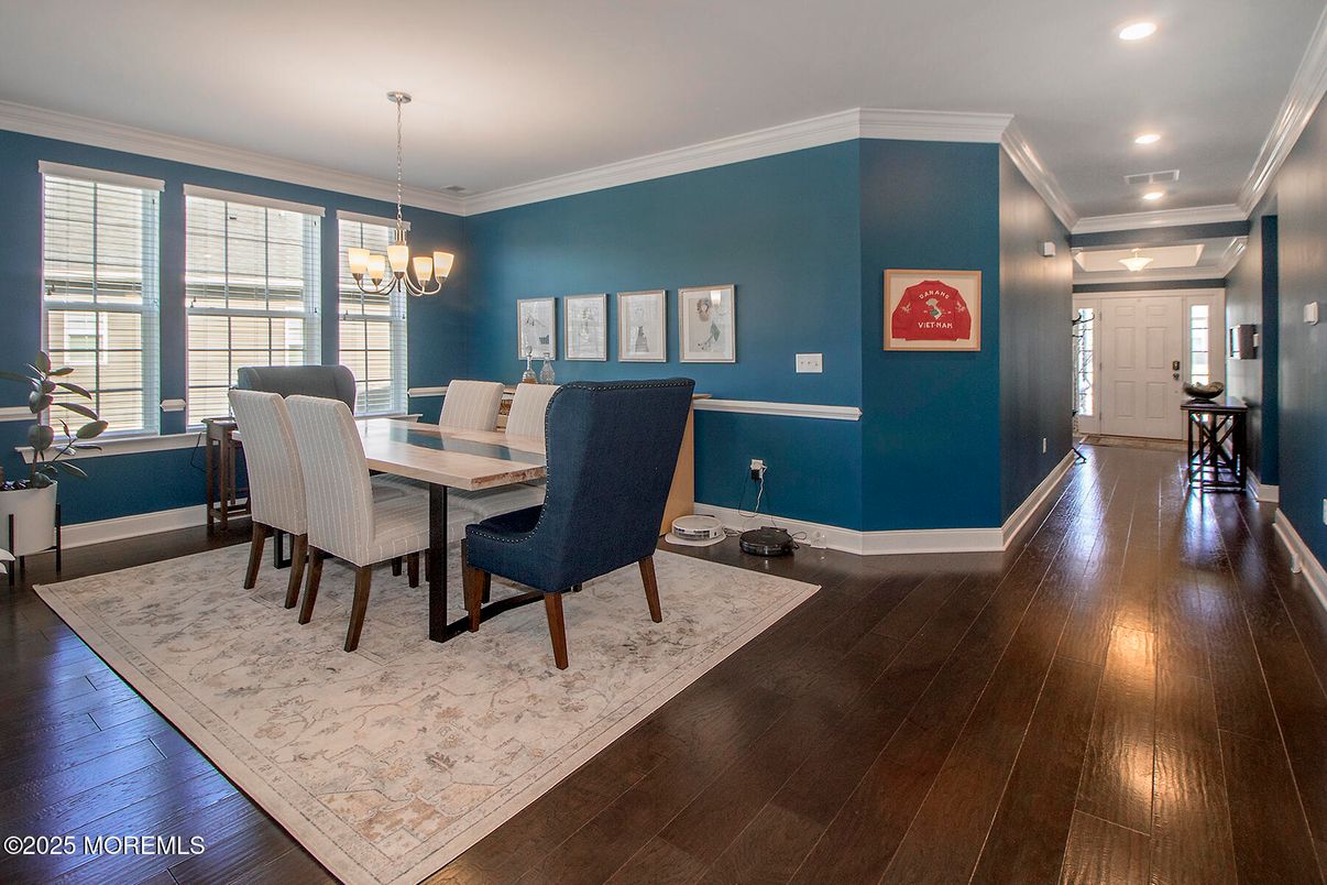 Chandelier, Dining room, Interior, Recessed Lighting, Wood Texture Flooring