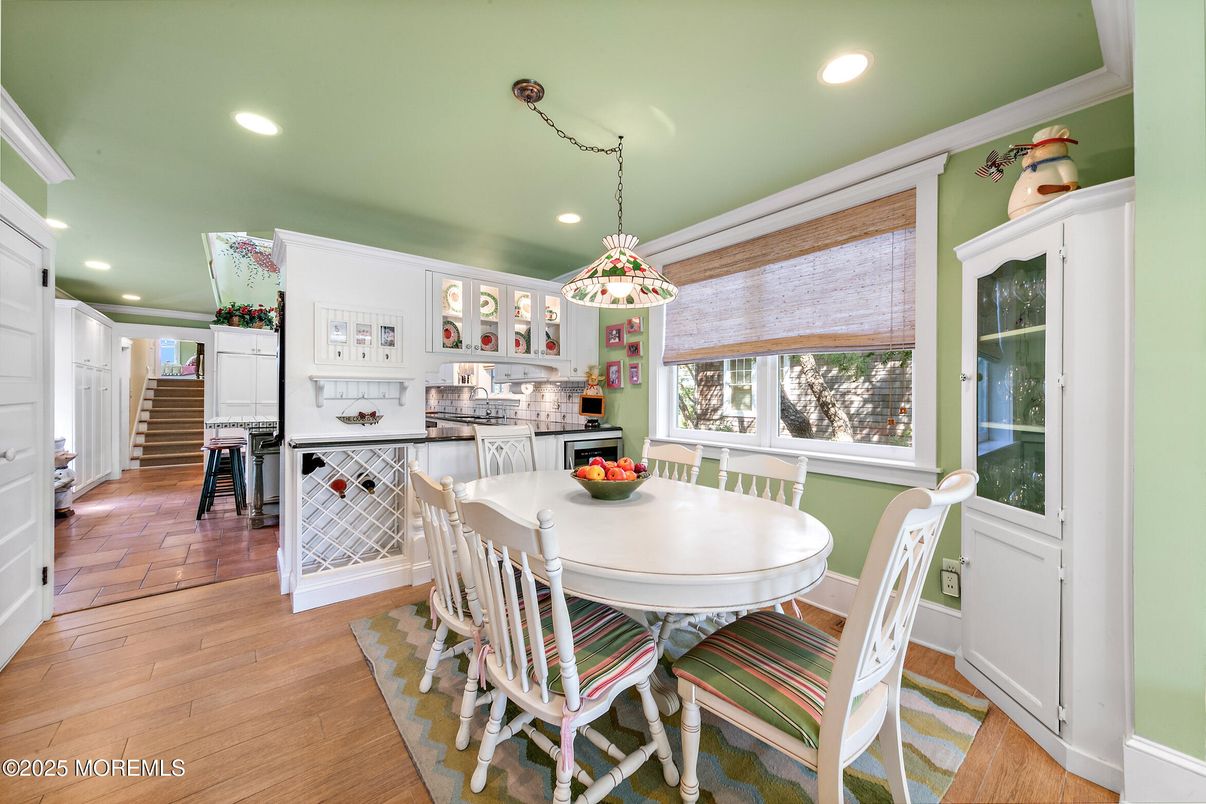 Dining room, Interior, Kitchen, Pendant Lights, Recessed Lighting, Wood Texture Flooring