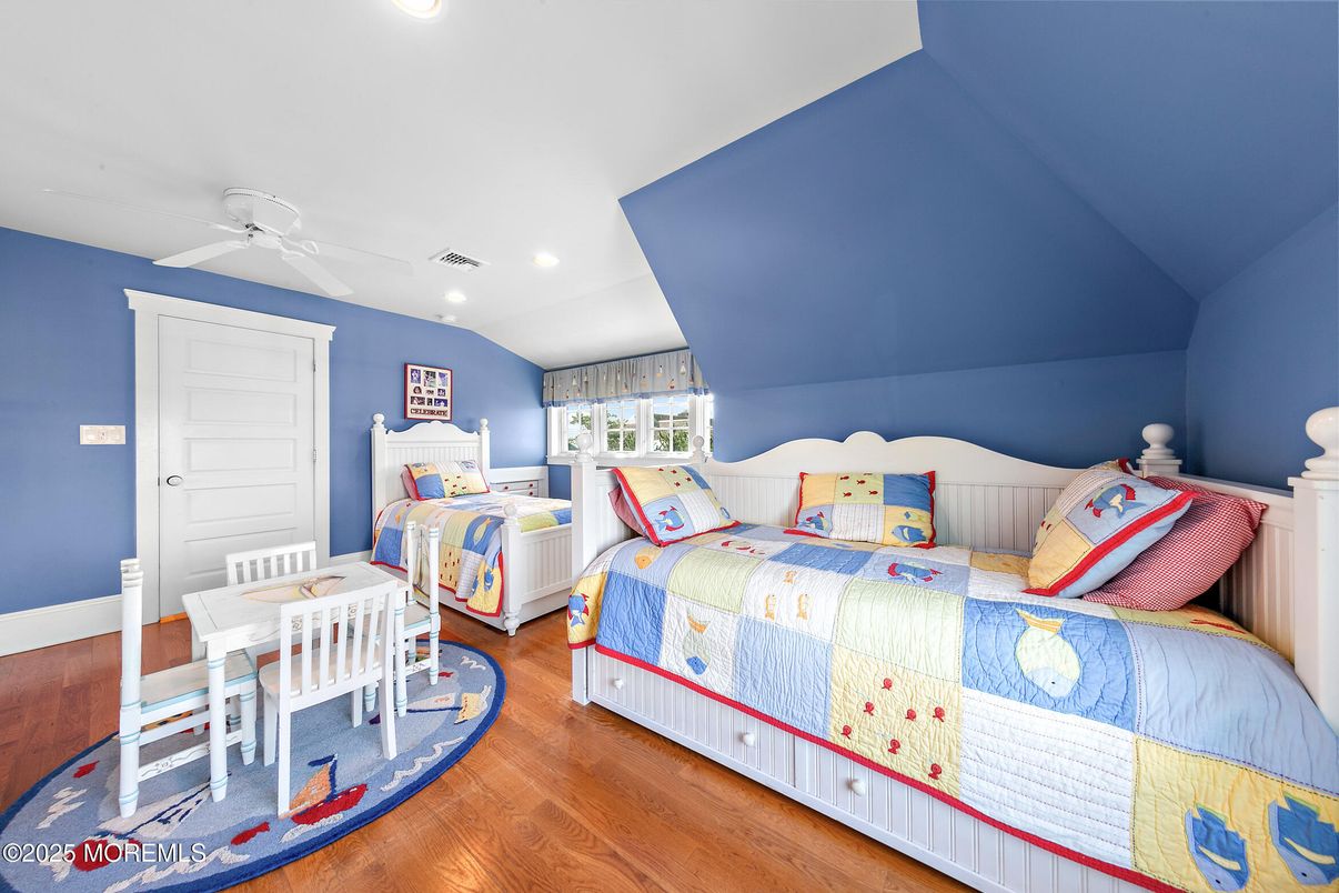 Bedroom, Dining room, Interior, Recessed Lighting, Wood Texture Flooring