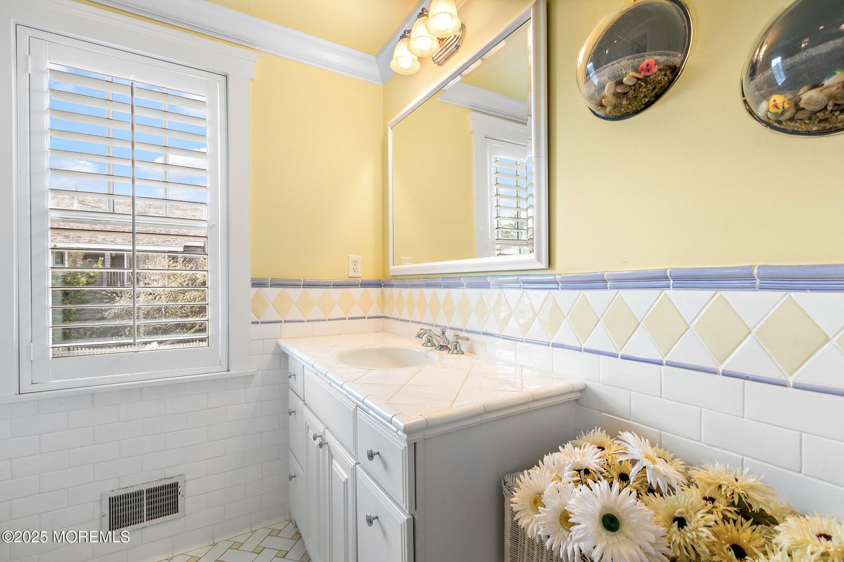 Bathroom, Interior, Tile Countertops