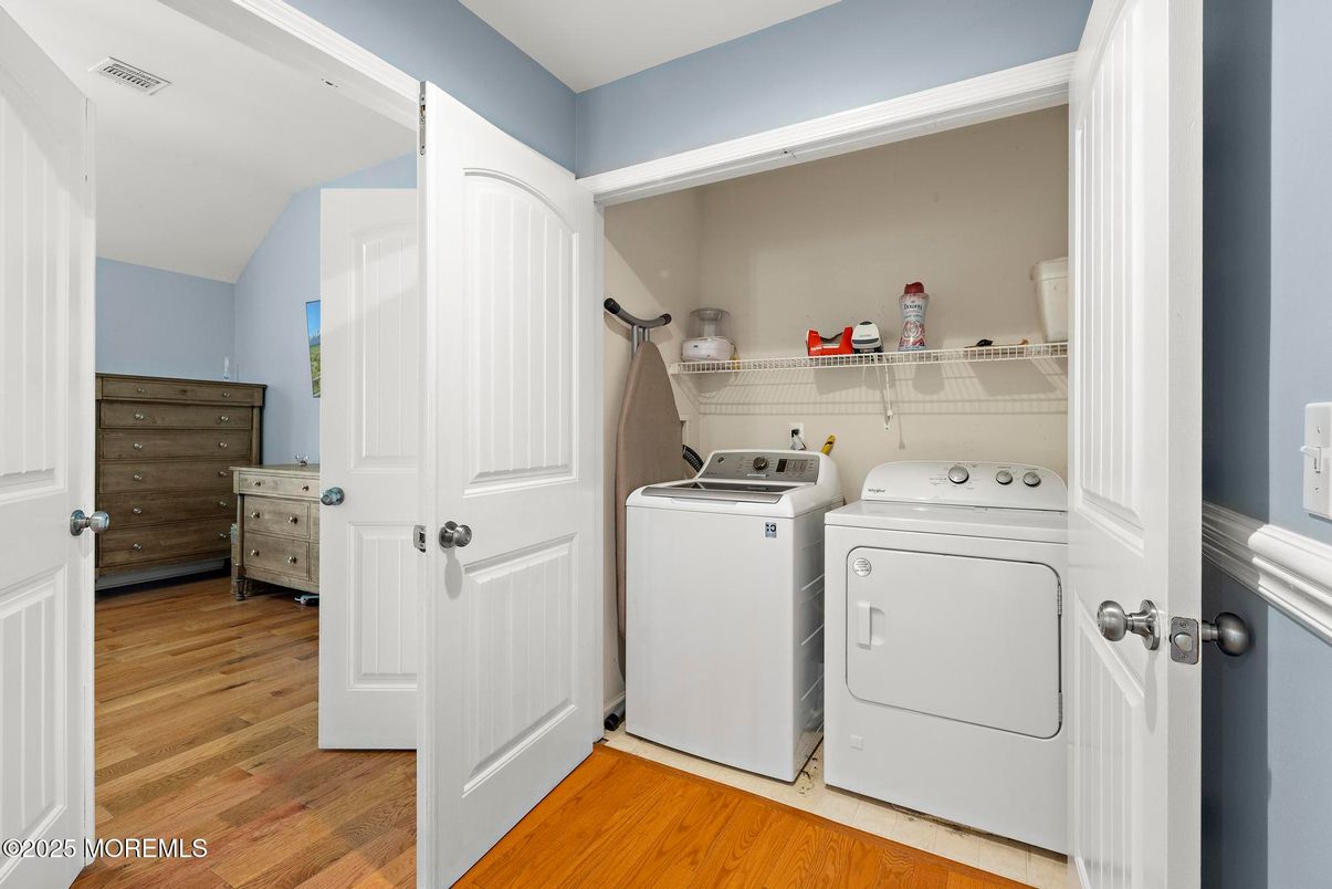 Interior, Utility Closets, Washer, Wood Texture Flooring
