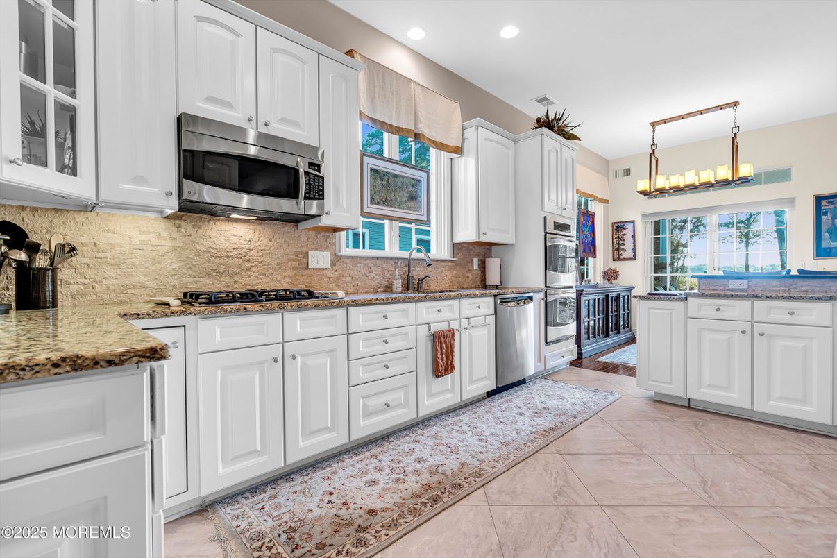 Chandelier, Interior, Kitchen, Recessed Lighting, Stainless Steel Appliances