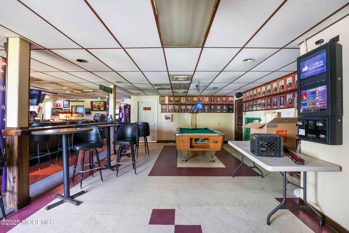 Billiard Table, Game Room, Interior, Recessed Lighting