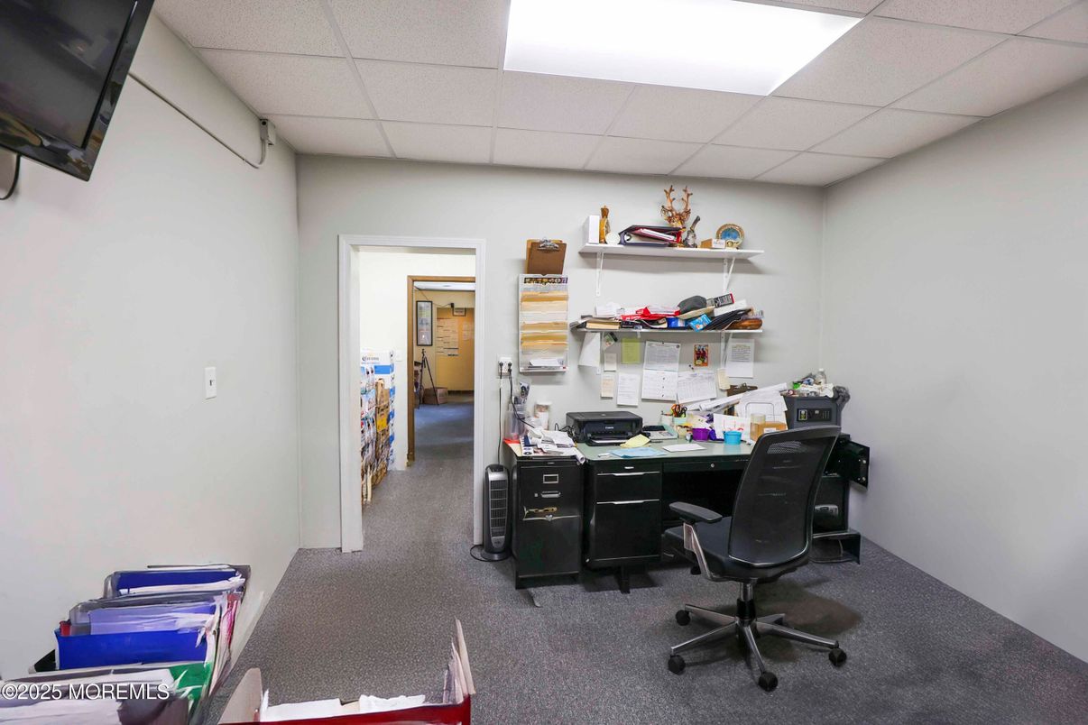 Home Office, Interior