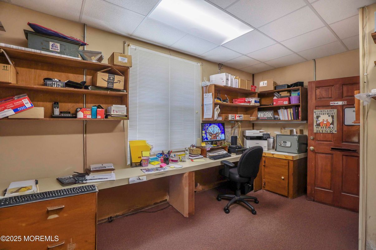 Home Office, Interior