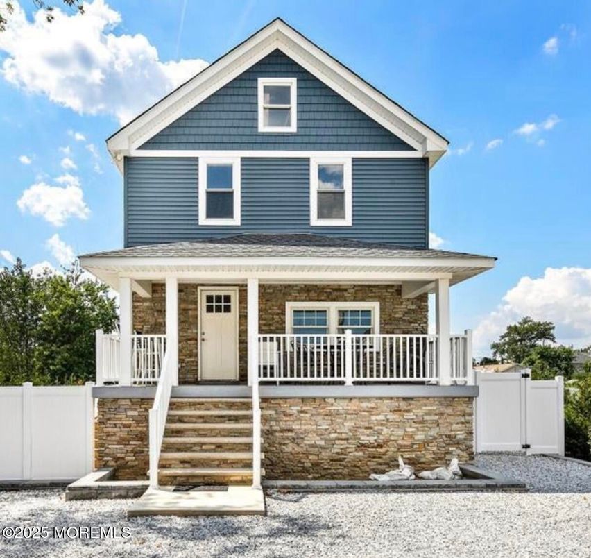 Exterior, Facade, American Craftsman