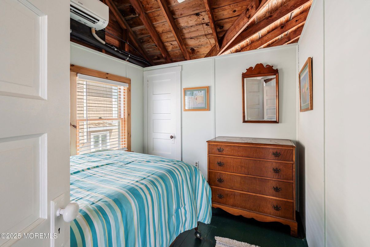 Bedroom, Interior, Wooden Beams, Wooden Ceilings