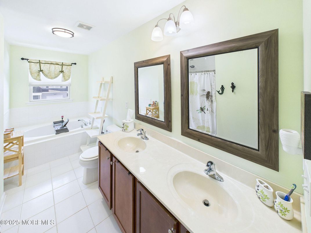 Bathroom, Dual Sink Vanities, Interior