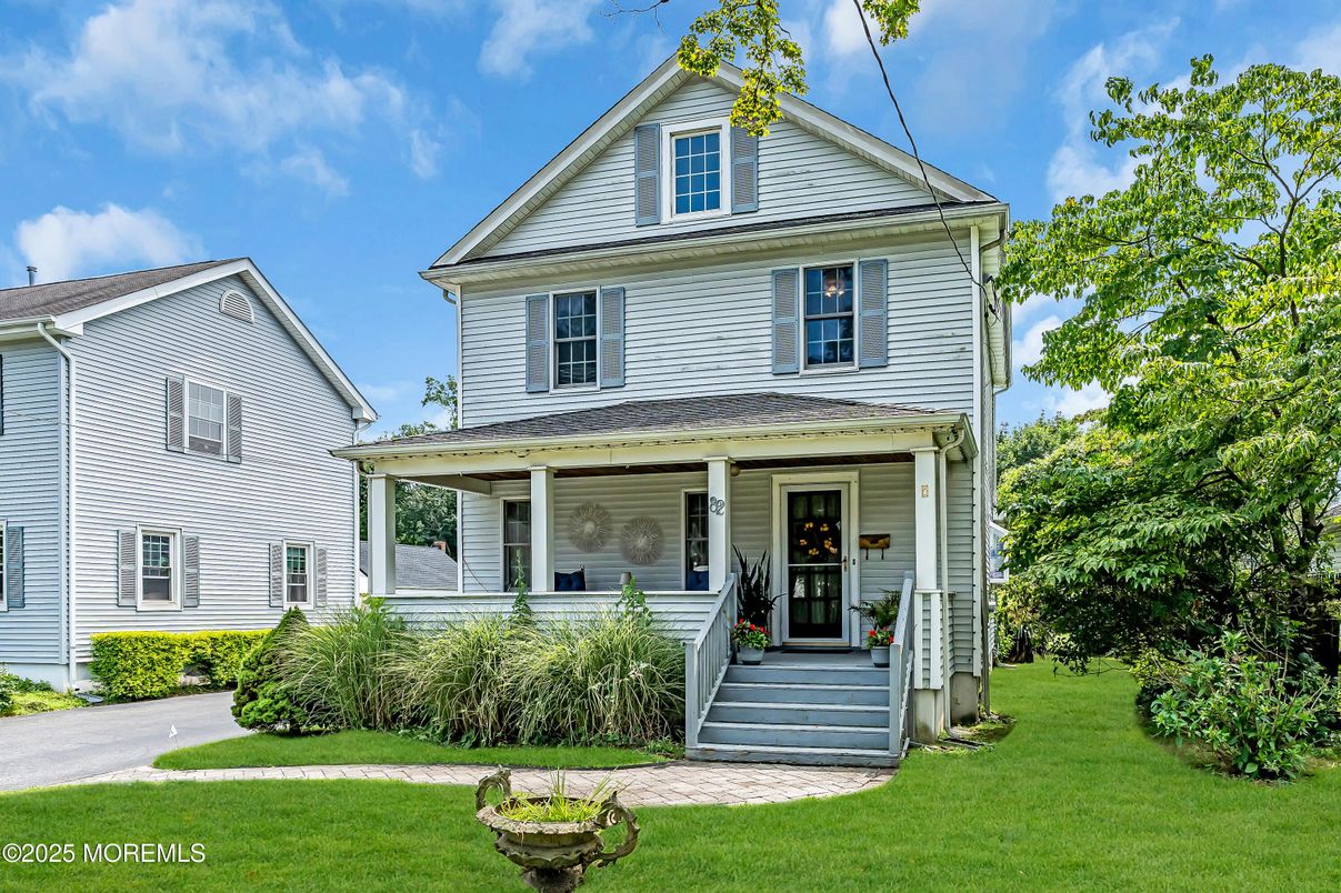 Exterior, Facade, Queen Anne Victorian