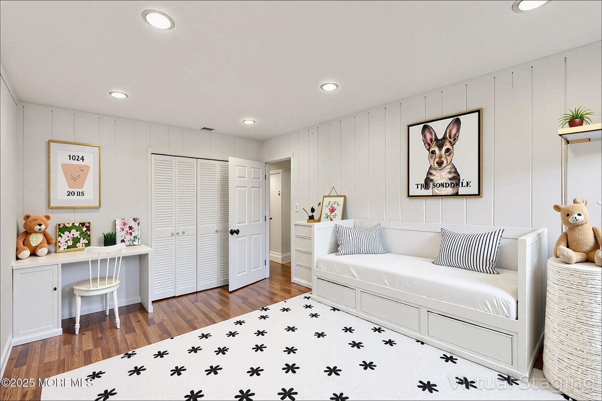 Interior, Recessed Lighting, Wood Texture Flooring
