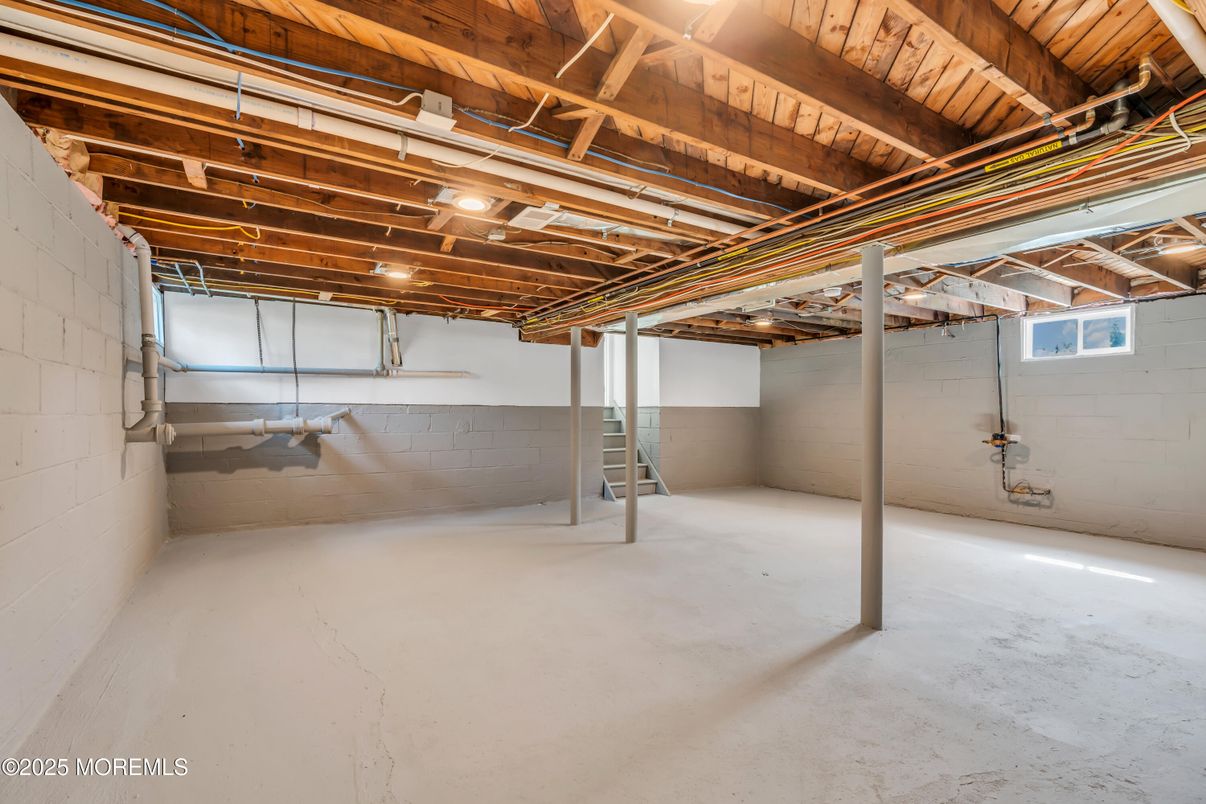 Empty room, Interior, Wooden Beams, Wooden Ceilings