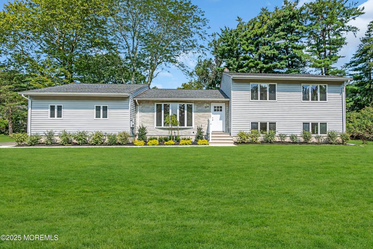 Backyard, Exterior, Facade, Split Level